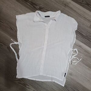 Women's White Button-Up Sleeveless Top